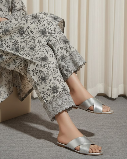 CROSSED ELORA SOFTIE FLATS