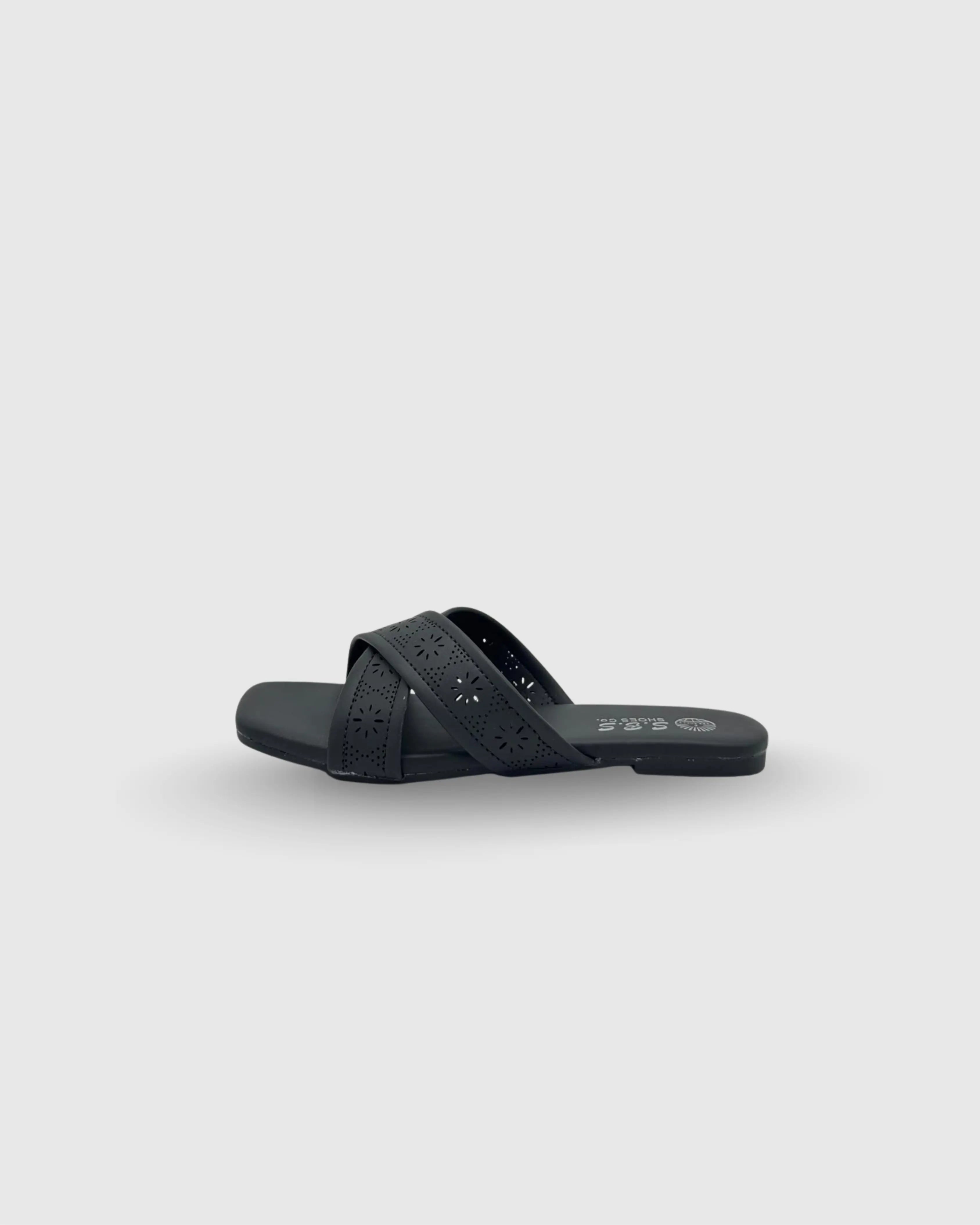 black flat slippers for casual wear Pakistan